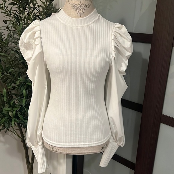 Tops - NWT White Puff Long Sleeve